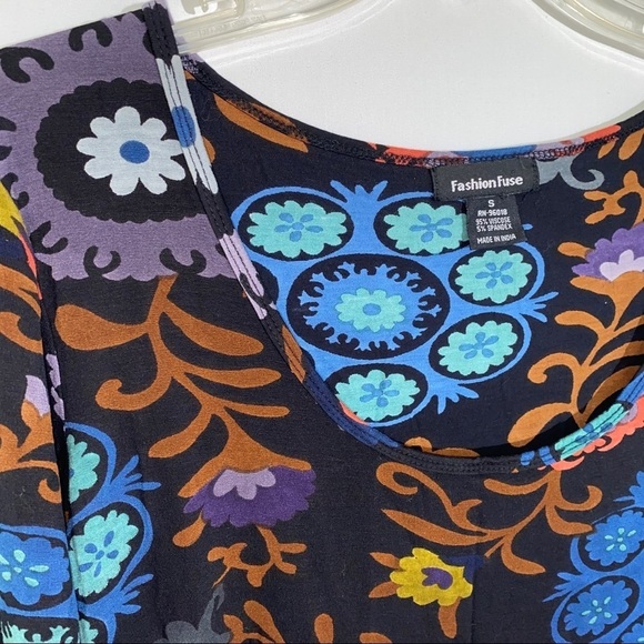 FashionFuse Bell Sleeve Floral Tunic Size Small - Picture 2 of 4